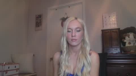 Snapshot of caseygirl6879 chatting on 11-18-25, 11:26 Casey Lakes online show from 11-18-25, 11:26