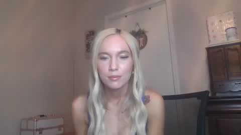 Snapshot of caseygirl6879 chatting on 11-30-25, 07:07 Casey Lakes online show from 11-30-25, 07:07