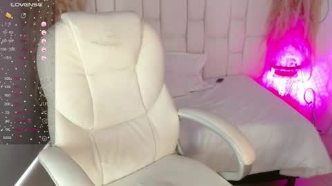 Snapshot of cassandraferran chatting on 07-12-26, 01:02 Cassandra online show from 07-12-26, 01:02