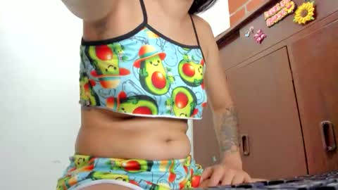 Snapshot of cassie_doll_squirt chatting on 12-03-25, 12:03 cassie online show from 12-03-25, 12:03