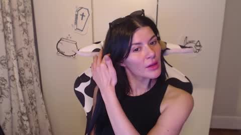 Snapshot of cassiealvarez chatting on 10-05-25, 12:09 cassiealvarez online show from 10-05-25, 12:09