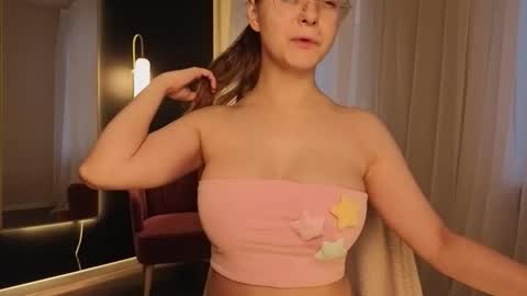 Snapshot of cassiecool chatting on 12-18-25, 12:33 assie online show from 12-18-25, 12:33