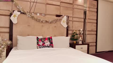 Cassie online show from 12-25-24, 07:34