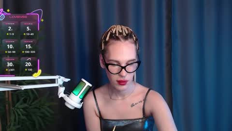 Snapshot of cassiemich chatting on 12-20-25, 07:48 Cassie online show from 12-20-25, 07:48