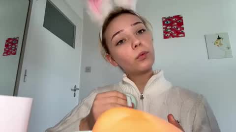 Olivia online show from 03-06-26, 10:01