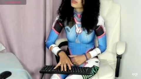 Snapshot of cassiophea_ chatting on 01-07-25, 04:39 Cami online show from 01-07-25, 04:39