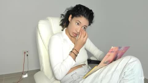 Snapshot of cassiophea_ chatting on 09-28-25, 04:07 Cami online show from 09-28-25, 04:07