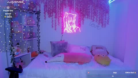 Snapshot of cat_kitty18 chatting on 12-18-24, 06:46 Lorena Saenz online show from 12-18-24, 06:46