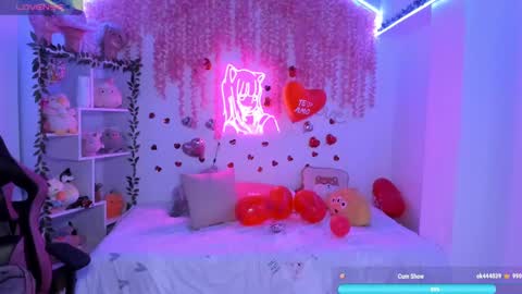 Snapshot of cat_kitty18 chatting on 02-18-25, 06:15 Lorena Saenz online show from 02-18-25, 06:15