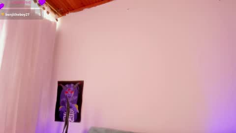 Cata green model independient online show from 04-27-26, 07:45