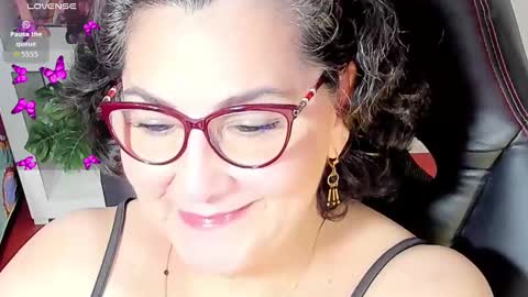 Snapshot of cataleya_mom_ chatting on 10-21-25, 02:56 cataleya online show from 10-21-25, 02:56