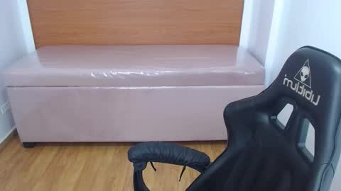 Snapshot of catalina25_t chatting on 10-13-25, 08:42 catalina25_t online show from 10-13-25, 08:42