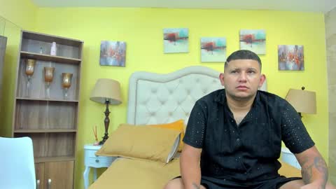 Snapshot of catalina_and_jhon chatting on 10-13-25, 01:11 Jhon and Catalina online show from 10-13-25, 01:11