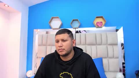 Snapshot of catalina_and_jhon chatting on 10-21-25, 12:28 Jhon and Catalina online show from 10-21-25, 12:28