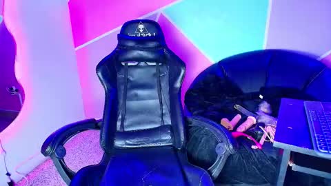 Catalina online show from 12-17-25, 11:11