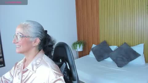 Snapshot of catalina_villan chatting on 06-25-26, 06:56 C A T A L I N A online show from 06-25-26, 06:56