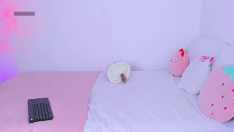 Snapshot of catbaby888_ chatting on 12-15-24, 12:18 online show from 12-15-24, 12:18