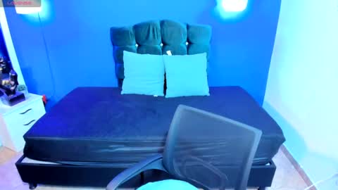 Snapshot of catboobs_ chatting on 12-03-24, 03:09  Mia   online show from 12-03-24, 03:09