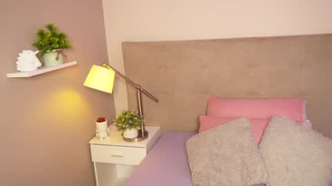 Caterine Zapata  online show from 12-14-24, 04:09