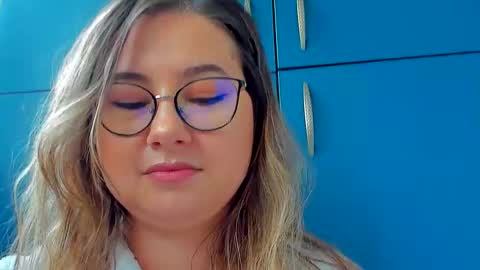 Kat online show from 02-05-25, 01:33