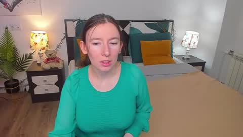Catrin online show from 03-08-25, 01:06