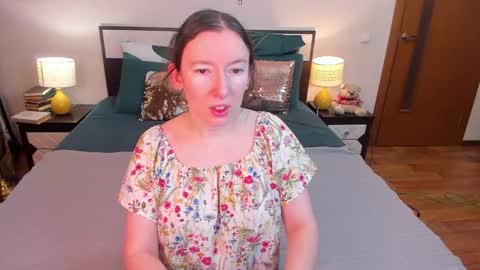 Catrin online show from 02-15-26, 04:42