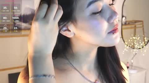 Snapshot of catheryneells chatting on 12-15-25, 04:11 Lee online show from 12-15-25, 04:11