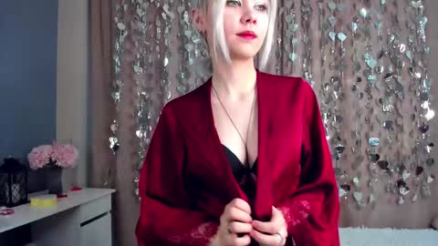 Mia online show from 02-25-26, 11:09