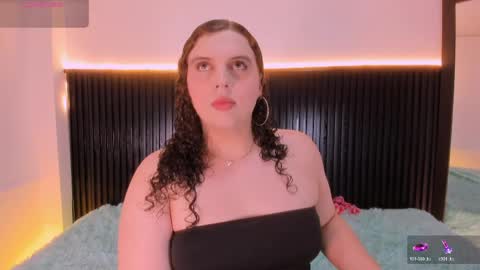 Snapshot of catleyanoire_ chatting on 05-18-26, 11:10 Catleya Noire online show from 05-18-26, 11:10