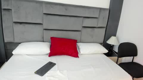 Snapshot of catleyasmith chatting on 12-16-25, 11:48 Catleya online show from 12-16-25, 11:48