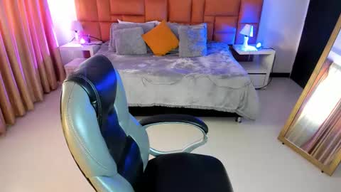 catti_brie_ online show from 11-13-25, 11:42