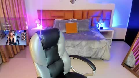 catti_brie_ online show from 11-15-25, 11:40