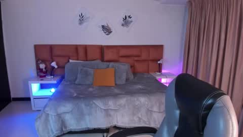 catti_brie_ online show from 11-28-25, 11:46