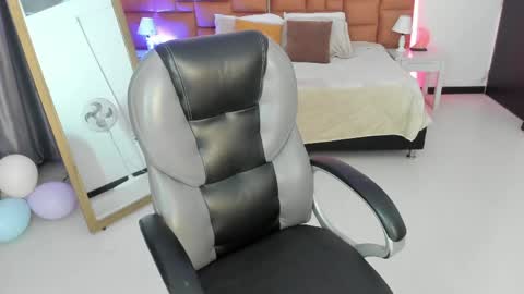 catti_brie_ online show from 04-22-26, 11:23