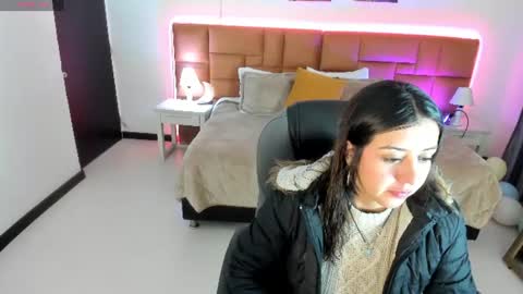 catti_brie_ online show from 06-11-26, 11:30