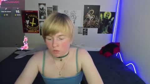 cattie_w_ online show from 12-17-25, 01:22