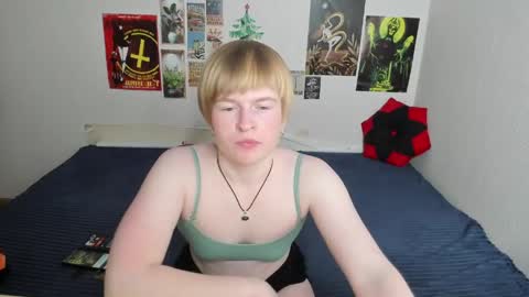 cattie_w_ online show from 04-25-26, 01:19