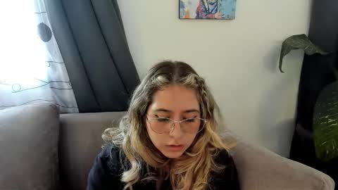 Snapshot of ccuteass chatting on 12-12-24, 01:17 ccuteass online show from 12-12-24, 01:17