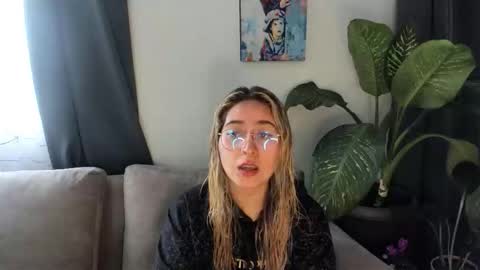 Snapshot of ccuteass chatting on 01-09-25, 03:23 ccuteass online show from 01-09-25, 03:23