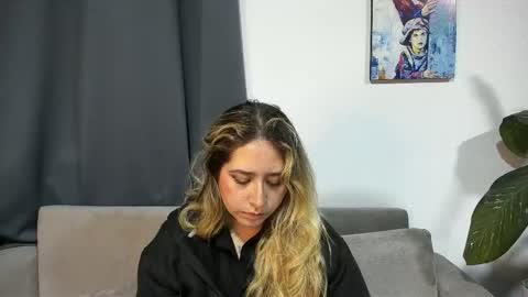 Snapshot of ccuteass chatting on 02-14-25, 12:09 ccuteass online show from 02-14-25, 12:09