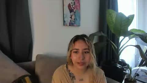 Snapshot of ccuteass chatting on 02-14-25, 03:47 ccuteass online show from 02-14-25, 03:47