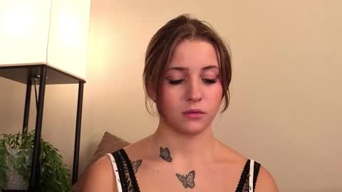 Lina  online show from 12-21-25, 07:10