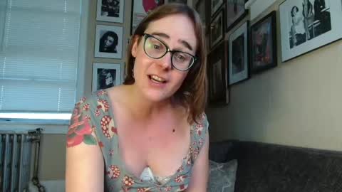 Snapshot of cecilysaintclaire chatting on 02-26-25, 03:19 Cecily Saint Claire online show from 02-26-25, 03:19