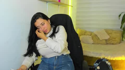 celeste_bonnet1 online show from 11-29-25, 12:24