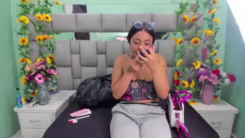 Snapshot of celeste_owen18 chatting on 12-24-24, 04:00 celeste owen18 online show from 12-24-24, 04:00