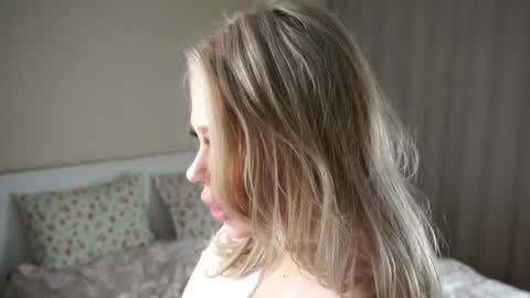 Snapshot of celestial_grace chatting on 04-07-26, 01:22 Mellani online show from 04-07-26, 01:22