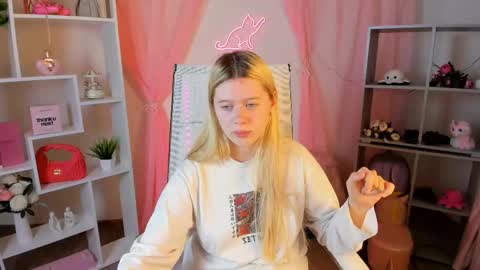 your cute kitty online show from 04-24-26, 07:16