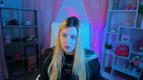 Snapshot of celestinemauriac chatting on 05-10-26, 06:02 your cute kitty online show from 05-10-26, 06:02