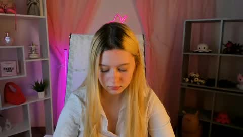 Snapshot of celestinemauriac chatting on 05-12-26, 06:49 your cute kitty online show from 05-12-26, 06:49
