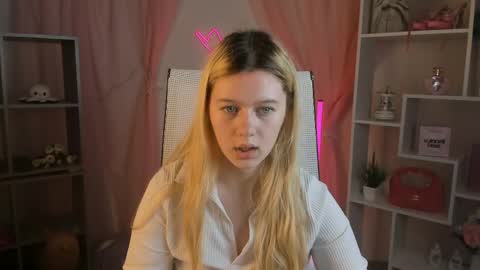 Snapshot of celestinemauriac chatting on 05-19-26, 06:58 your cute kitty online show from 05-19-26, 06:58